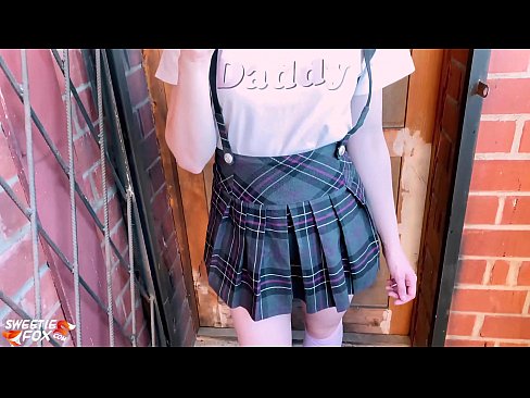 ❤️ Məktəbli qız öz sikini dərindən çəkir və dərslər yerinə sikik edir. ️ Porno fb bizdə ️❤