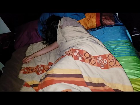 ❤️ Ögey oğul gənc ögey anası yatarkən onu təhqir edir. ️ Porno fb bizdə ️❤